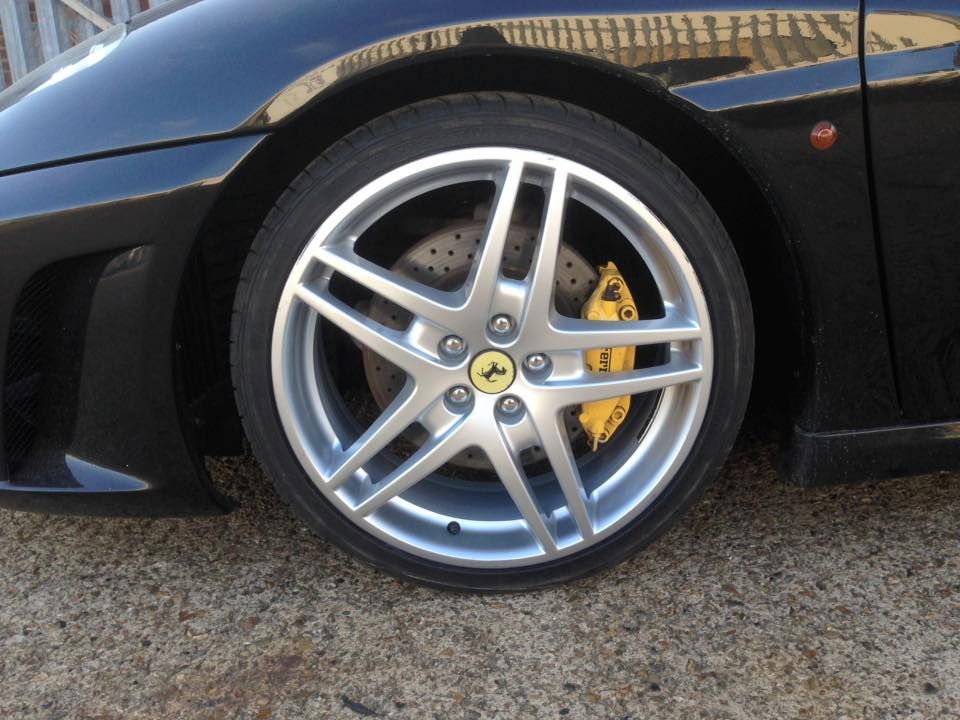 Set of refurbished alloy wheels